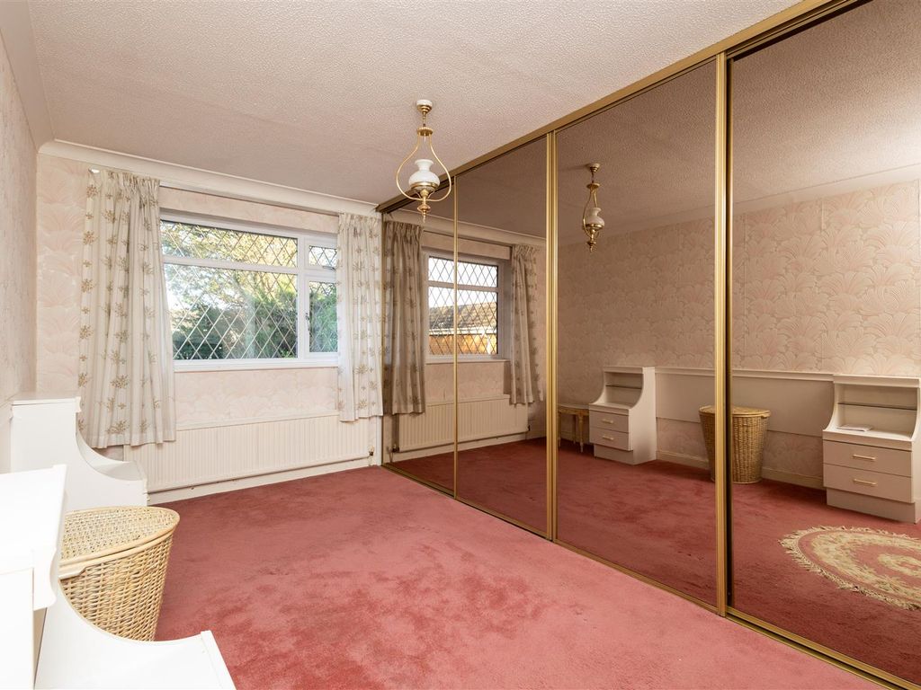 3 bed detached bungalow for sale in Ravensworth Close, Pendas Fields, Leeds LS15, £325,000