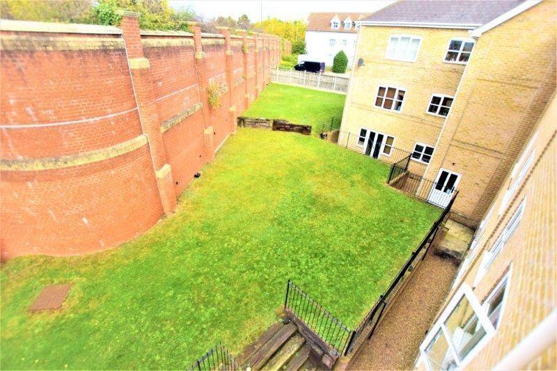 3 bed flat to rent in Capstan Place, Colchester CO4, £1,200 pcm