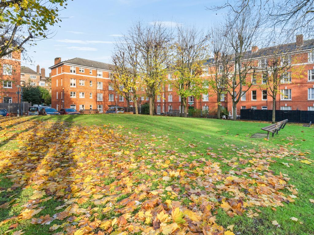 1 bed flat for sale in Peckett Square, Highbury Grange, London N5, £350,000
