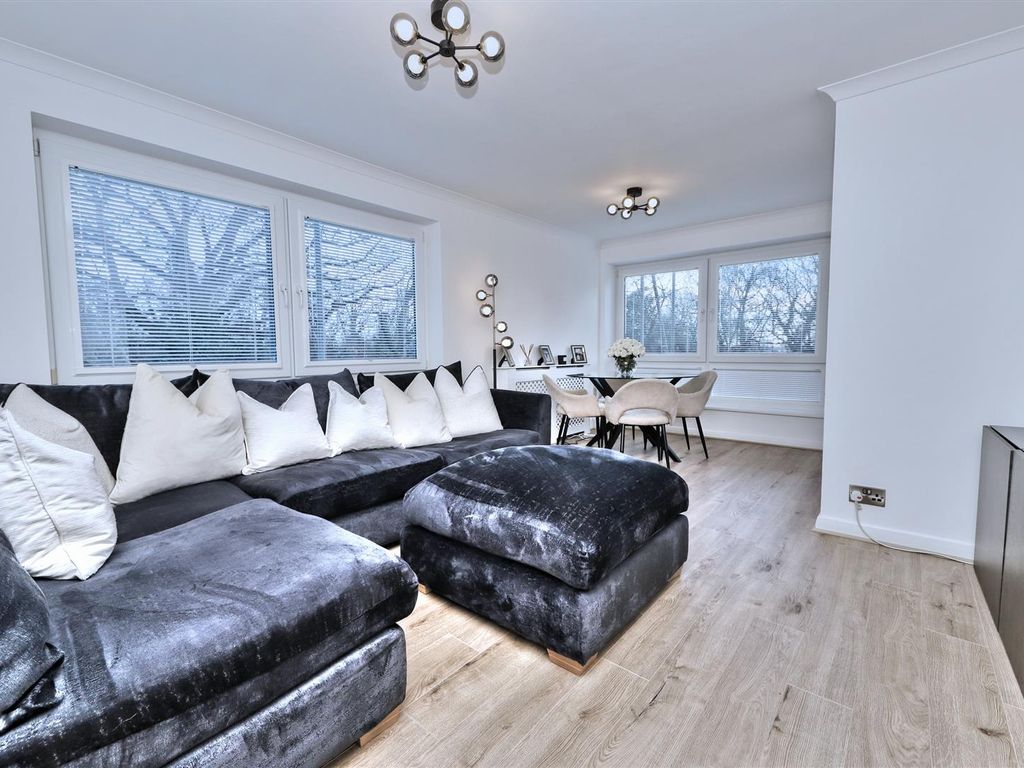 2 bed flat for sale in Bembridge Gardens, Ruislip HA4, £375,000