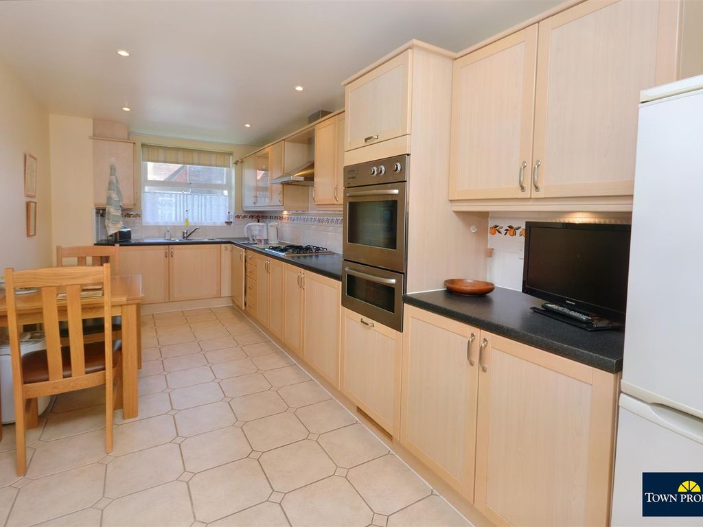 2 bed flat for sale in The Goffs, Eastbourne BN21, £310,000