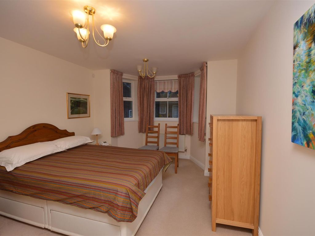 2 bed flat for sale in The Goffs, Eastbourne BN21, £310,000