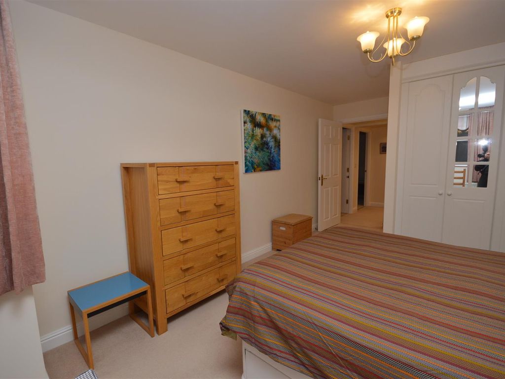 2 bed flat for sale in The Goffs, Eastbourne BN21, £310,000