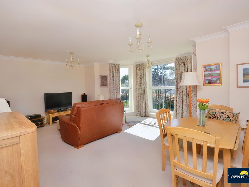 2 bed flat for sale in The Goffs, Eastbourne BN21, £310,000