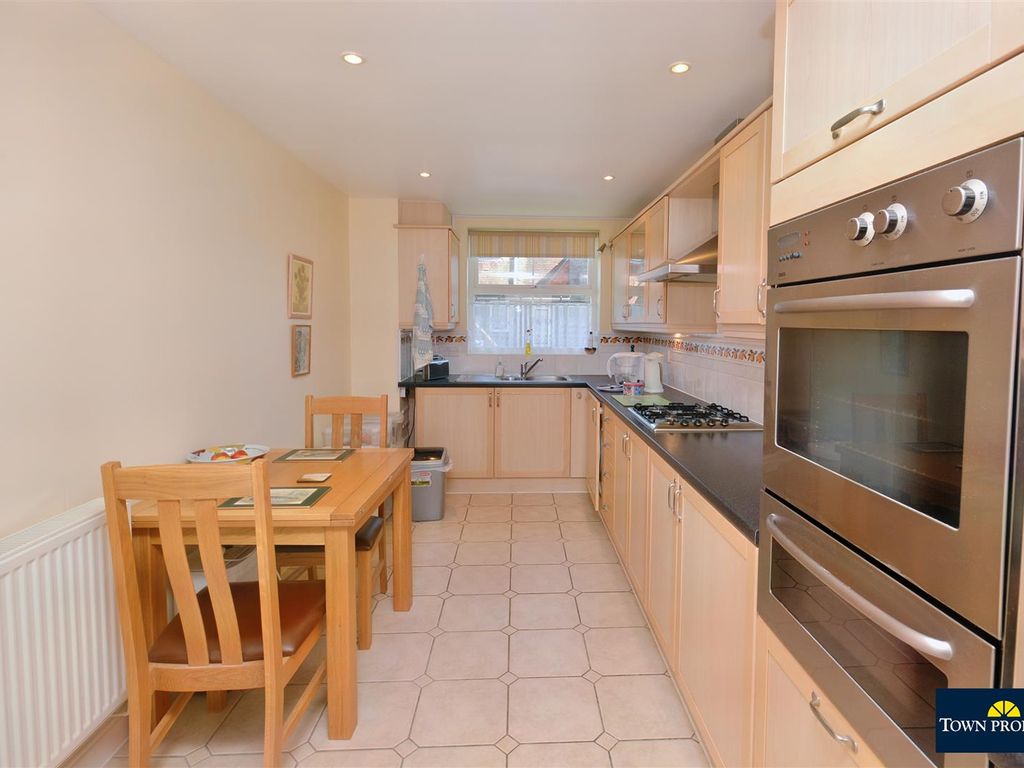 2 bed flat for sale in The Goffs, Eastbourne BN21, £310,000