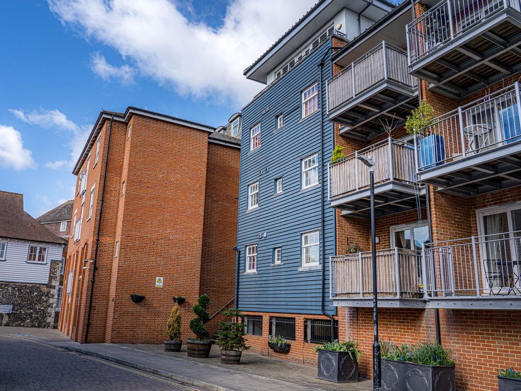 2 bed flat for sale in Barton Mill Road, Canterbury CT1, £230,000