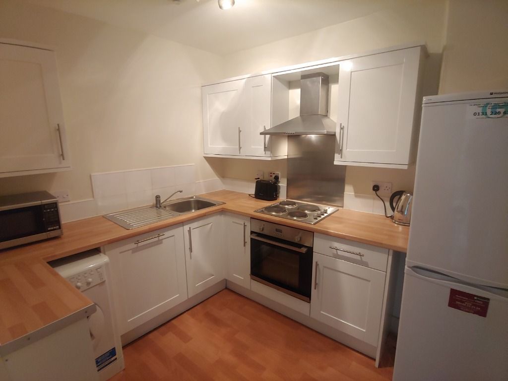 3 bed flat to rent in Maxwell Street, Morningside, Edinburgh EH10, £2,060 pcm