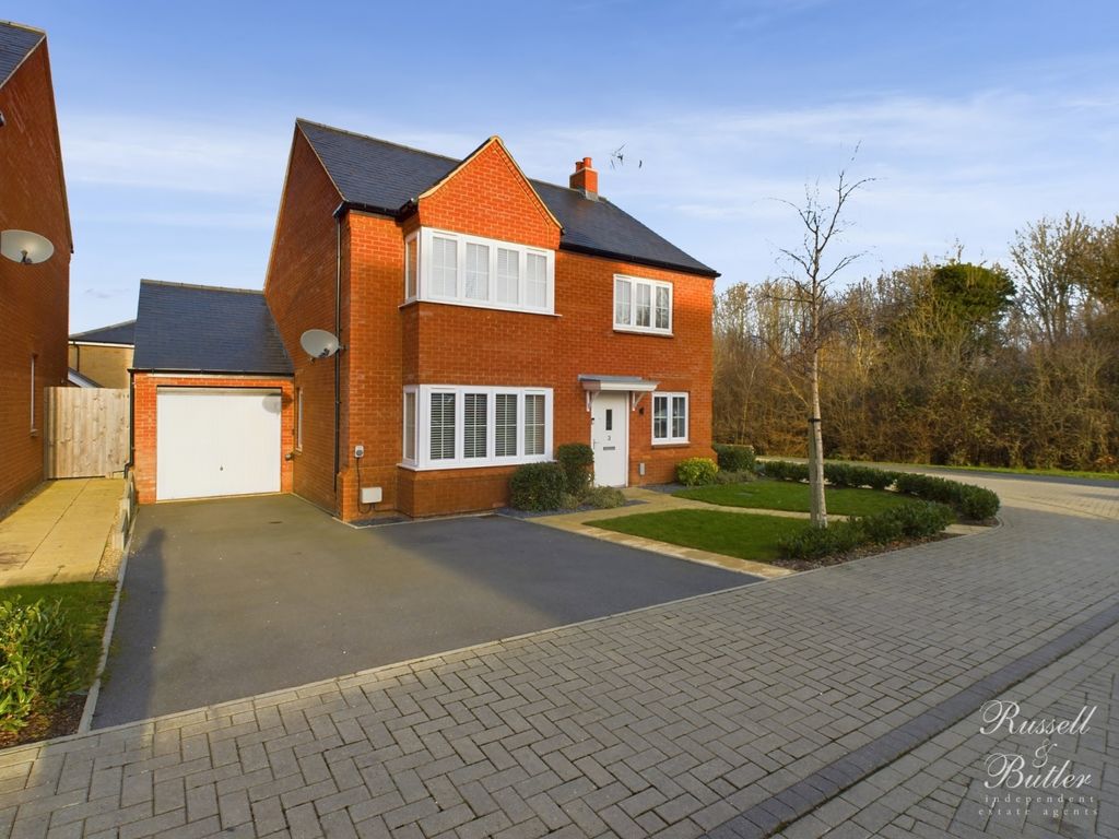 4 bed detached house to rent in Langland Close, Tingewick, Buckinghamshire MK18, £2,250 pcm