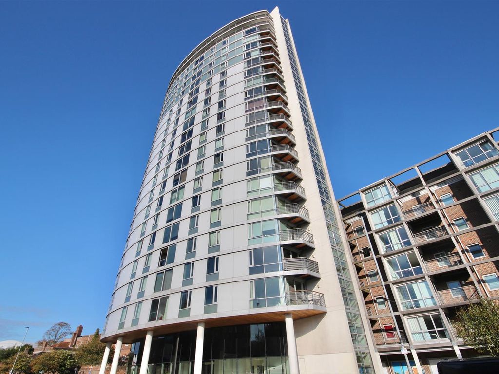 1 bed flat to rent in Queen Street, Portsmouth PO1, £1,100 pcm