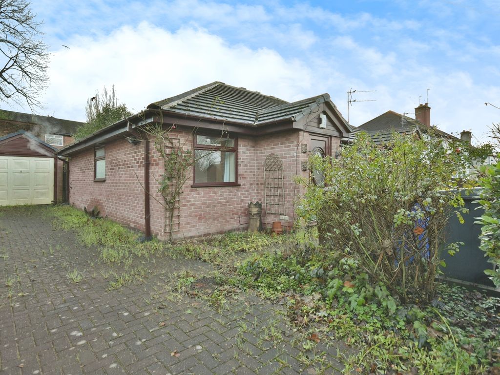 2 bed bungalow for sale in Knowle Avenue, Ashton-Under-Lyne OL7, £260,000