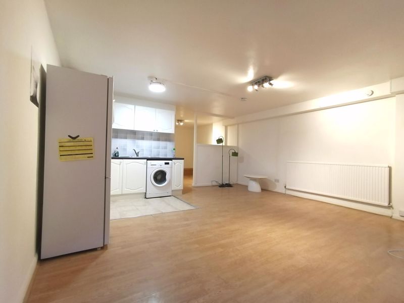 1 bed flat to rent in Broadway Market, London E8, £1,600 pcm