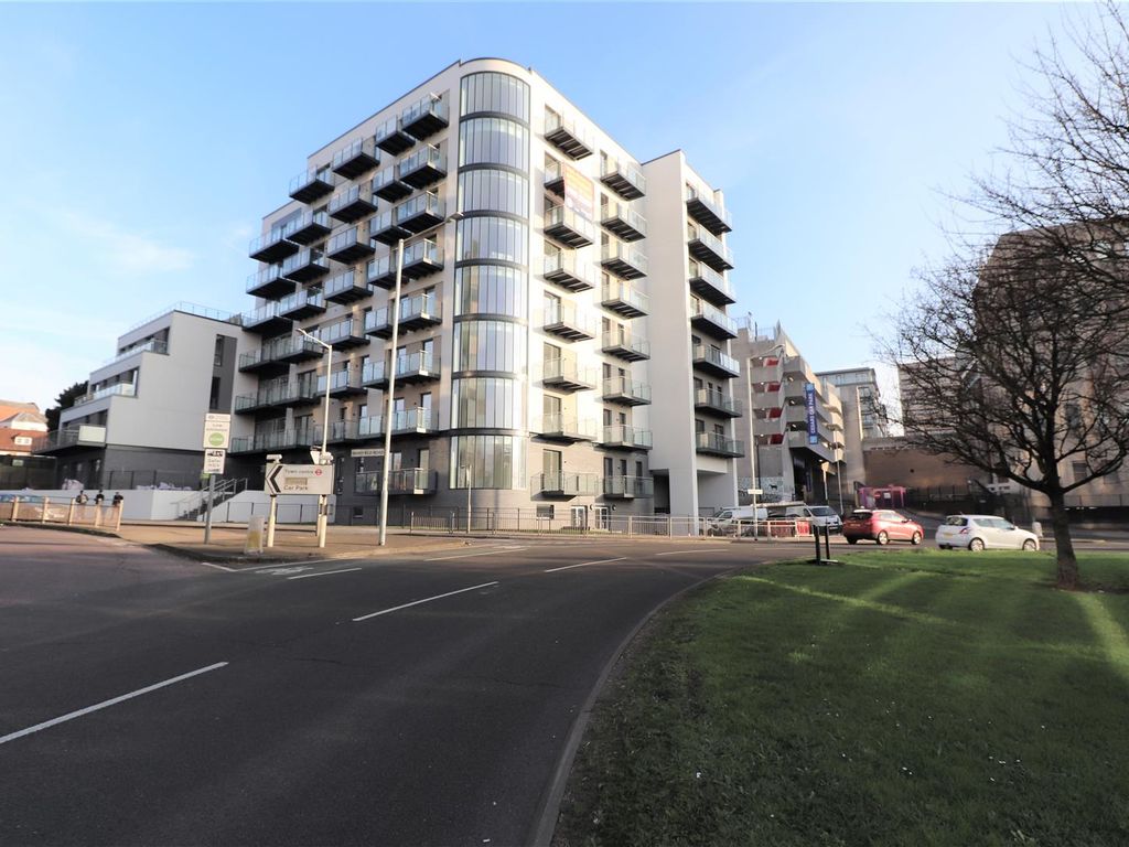 1 bed flat to rent in Harefield Road, Uxbridge UB8, £1,550 pcm