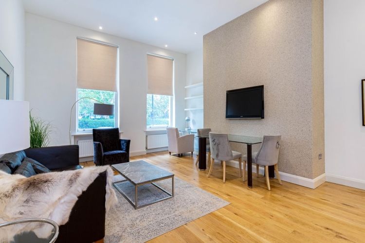 3 bed flat to rent in Nevern Square, London SW5, £4,498 pcm