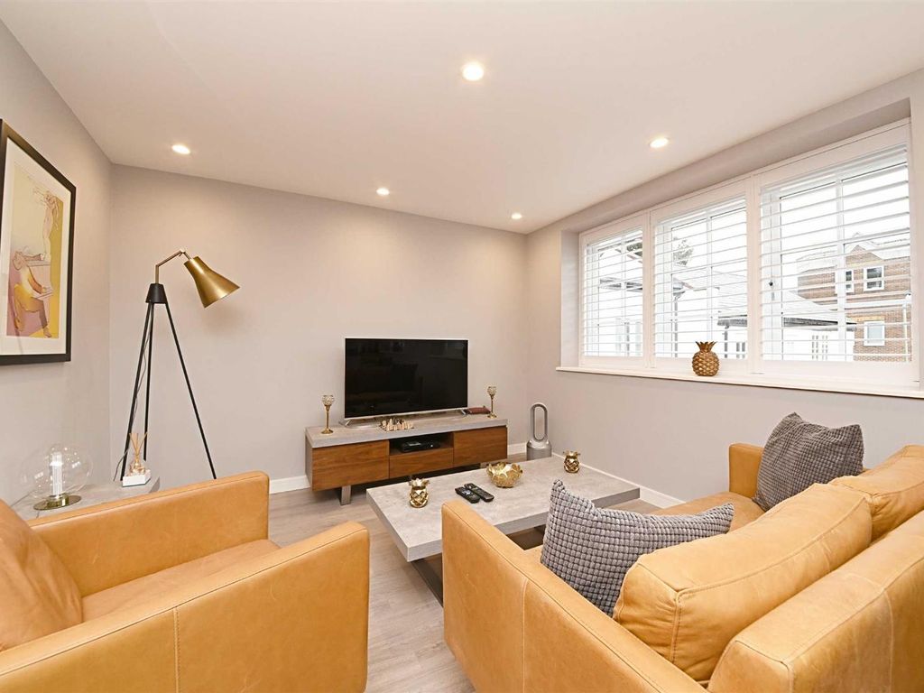 2 bed flat to rent in Cornwall Avenue, London N3, £2,150 pcm