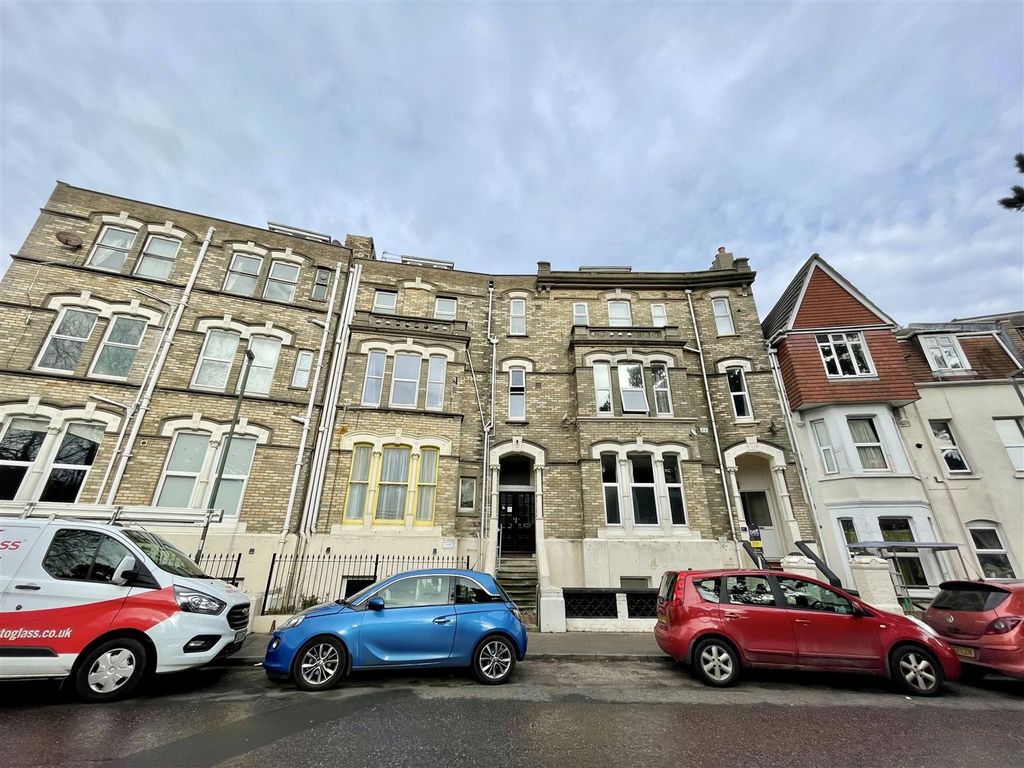 1 bed flat to rent in The Crescent, Boscombe, Bournemouth BH1, £775 pcm