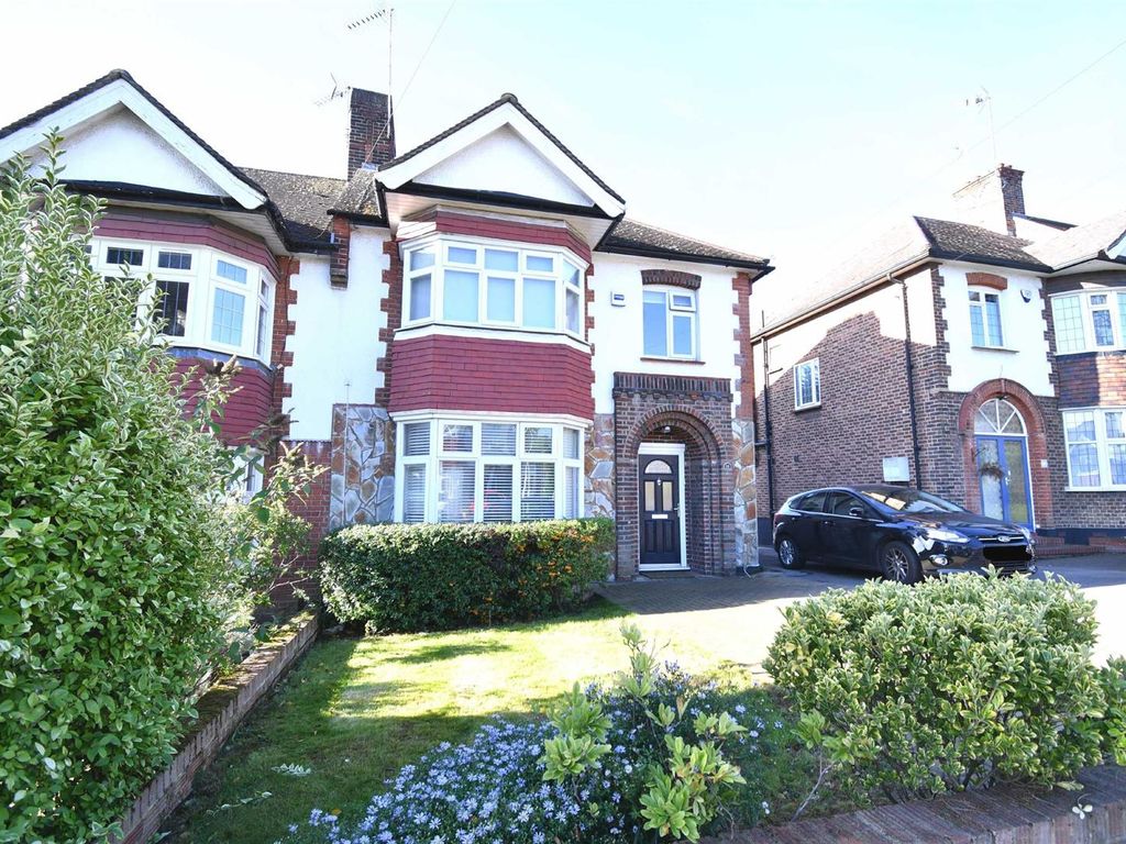 3 bed semi-detached house to rent in Lullington Garth, London N12, £2,900 pcm