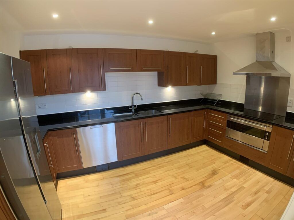3 bed flat to rent in Zenith Building, Colton Street, Leicester LE1, £1,850 pcm