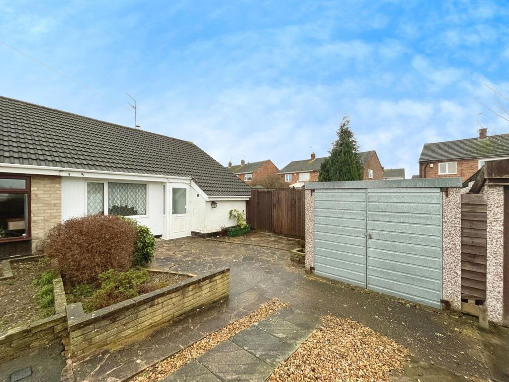 3 bed bungalow for sale in Keswick Close, Birstall, Leicester, Leicestershire LE4, £270,000