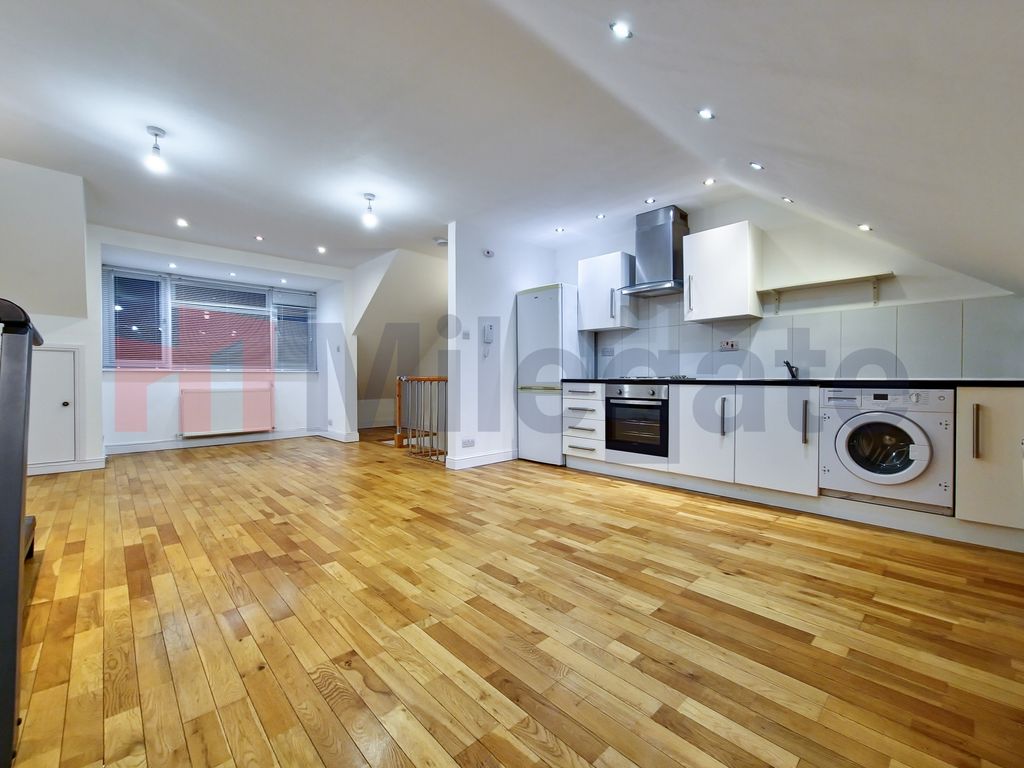 2 bed flat to rent in Stoke Newington Road, London N16, £2,200 pcm