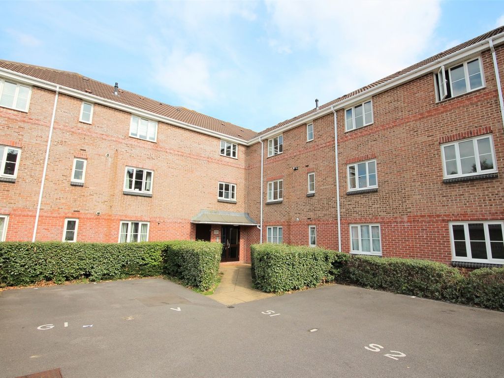2 bed flat for sale in Goldenleas Drive, Bournemouth BH11, £185,000