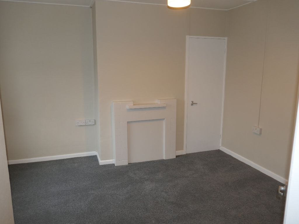 3 bed terraced house to rent in Matthews Road, Yeovil BA21, £950 pcm