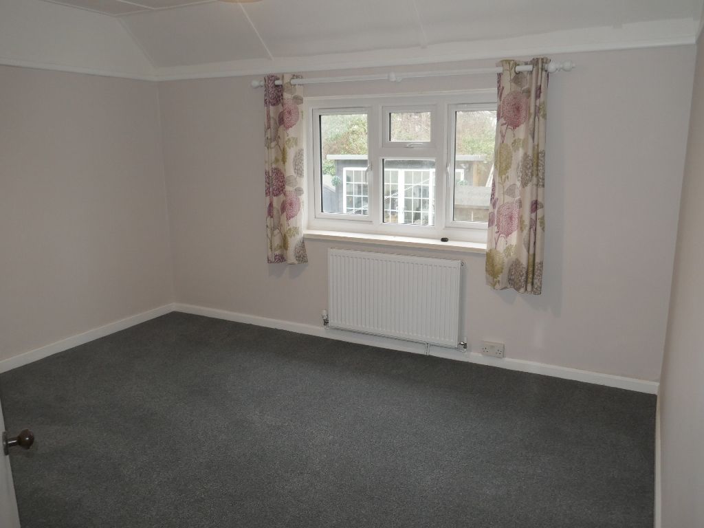 3 bed terraced house to rent in Matthews Road, Yeovil BA21, £950 pcm