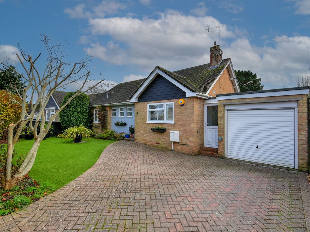 4 bed detached bungalow for sale in Mill Road, Angmering, Littlehampton BN16, £640,000