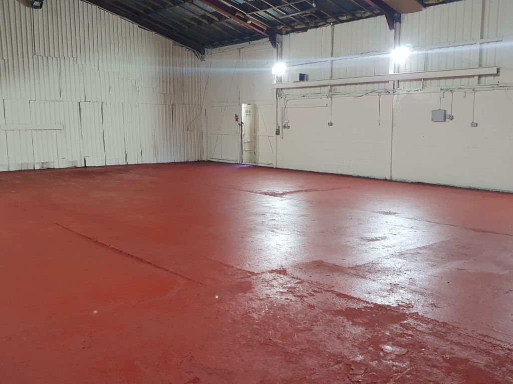 Warehouse to let in Pentre Industrial Estate, Pentre SY4, £16,640 pa