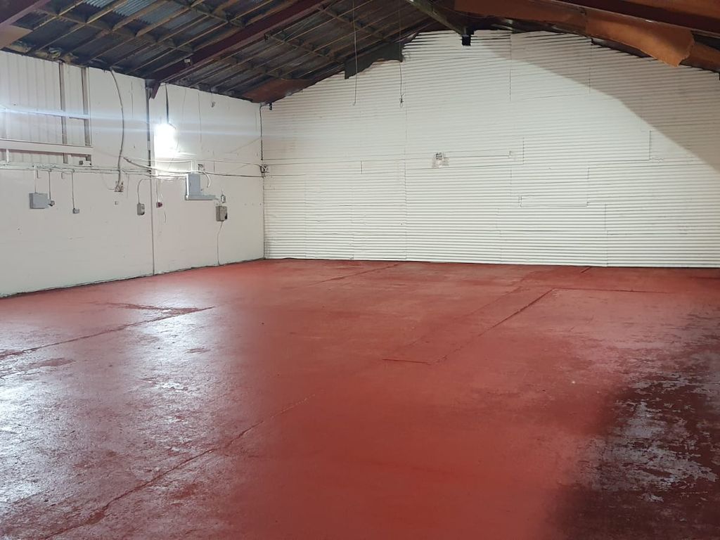 Warehouse to let in Pentre Industrial Estate, Pentre SY4, £16,640 pa