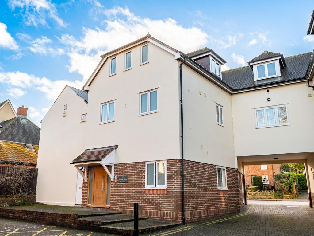 2 bed flat for sale in Twyford Court, High Street, Dunmow, Essex CM6, £270,000