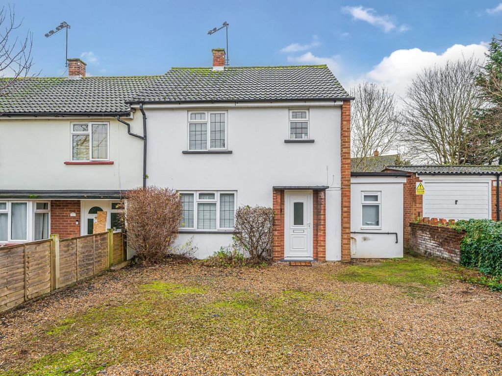 4 bed property for sale in Fetty Place, Maidenhead SL6, £425,000