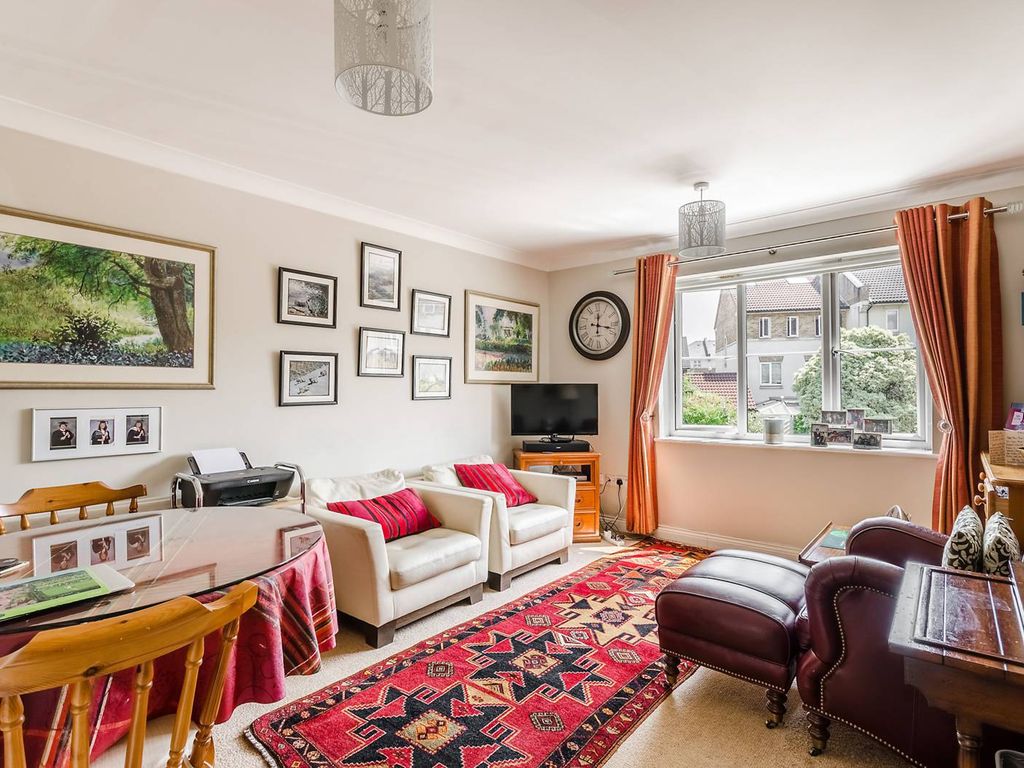 2 bed flat for sale in Pumping Station Road, Corney Reach, London W4, £575,000