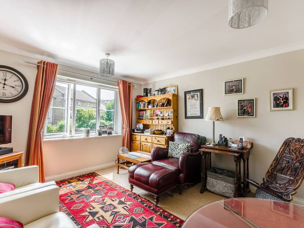2 bed flat for sale in Pumping Station Road, Corney Reach, London W4, £575,000