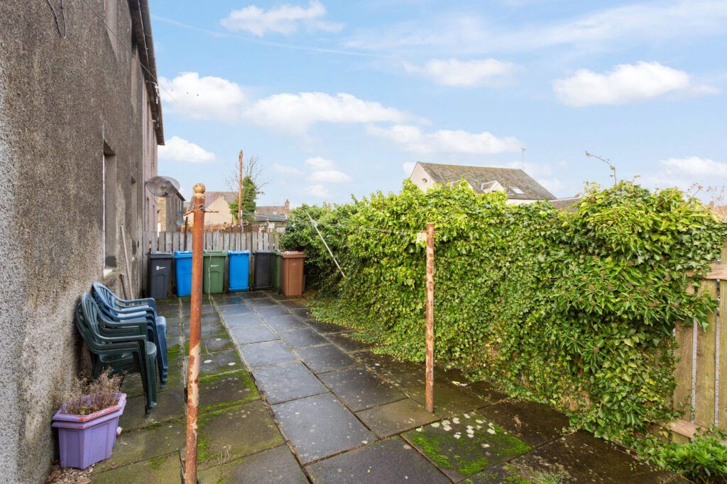 2 bed flat for sale in St John’S Avenue, Linlithgow EH49, £130,000