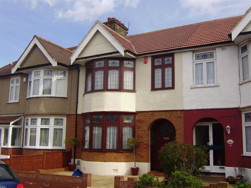 3 bed property for sale in Brixham Gardens, Ilford IG3, £575,000