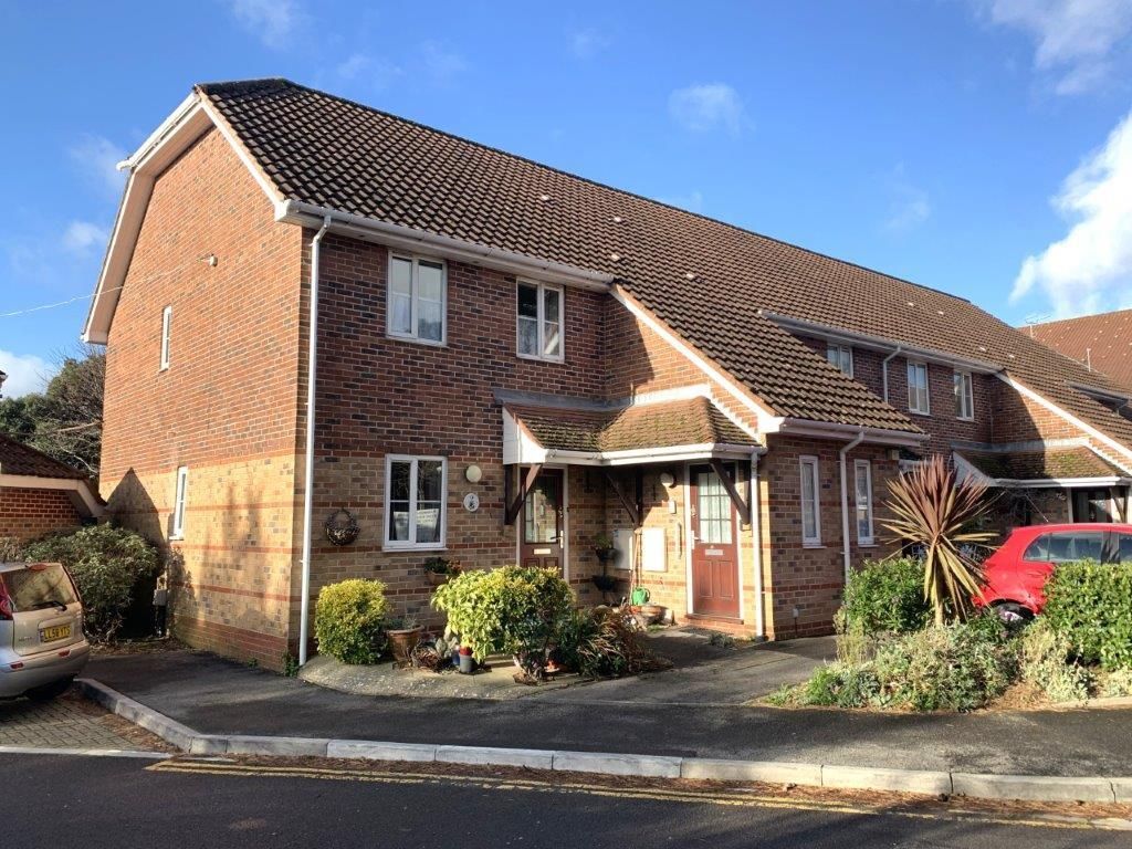 2 bed flat for sale in Park Road, Parkstone, Poole BH14, £155,000