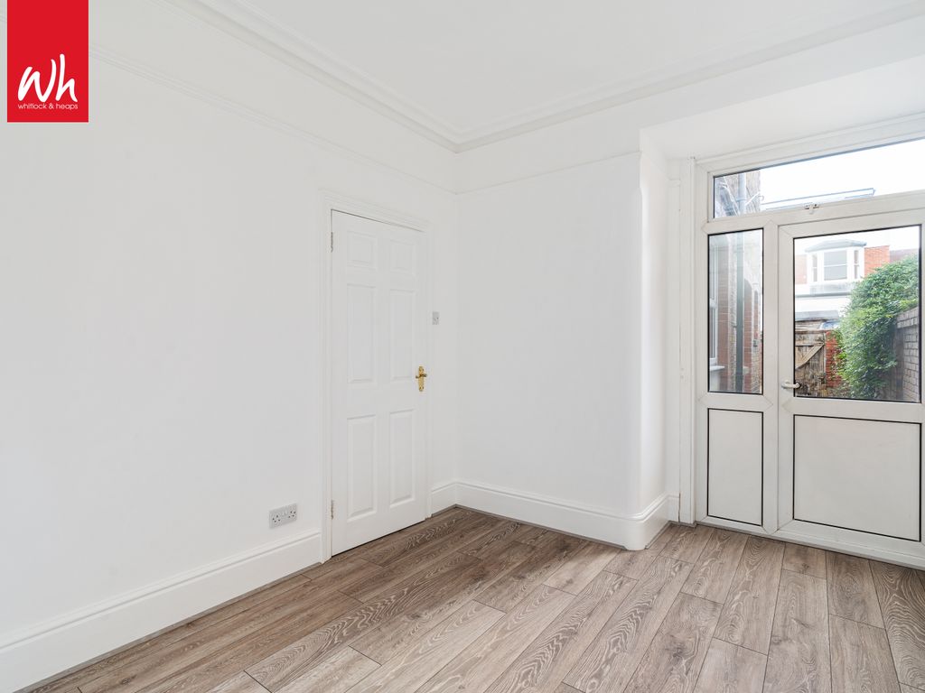 1 bed flat for sale in Frith Road, Hove BN3, £290,000