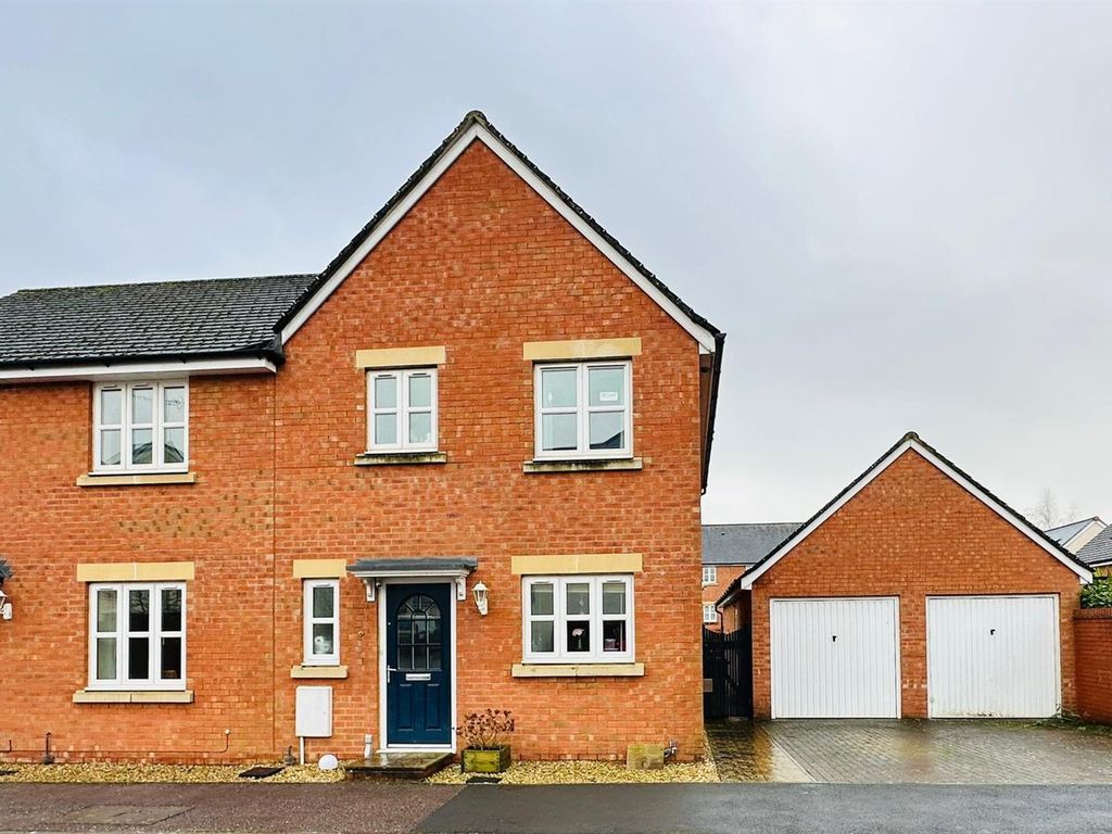 3 bed property for sale in Webbers Way, Tiverton EX16, £285,000