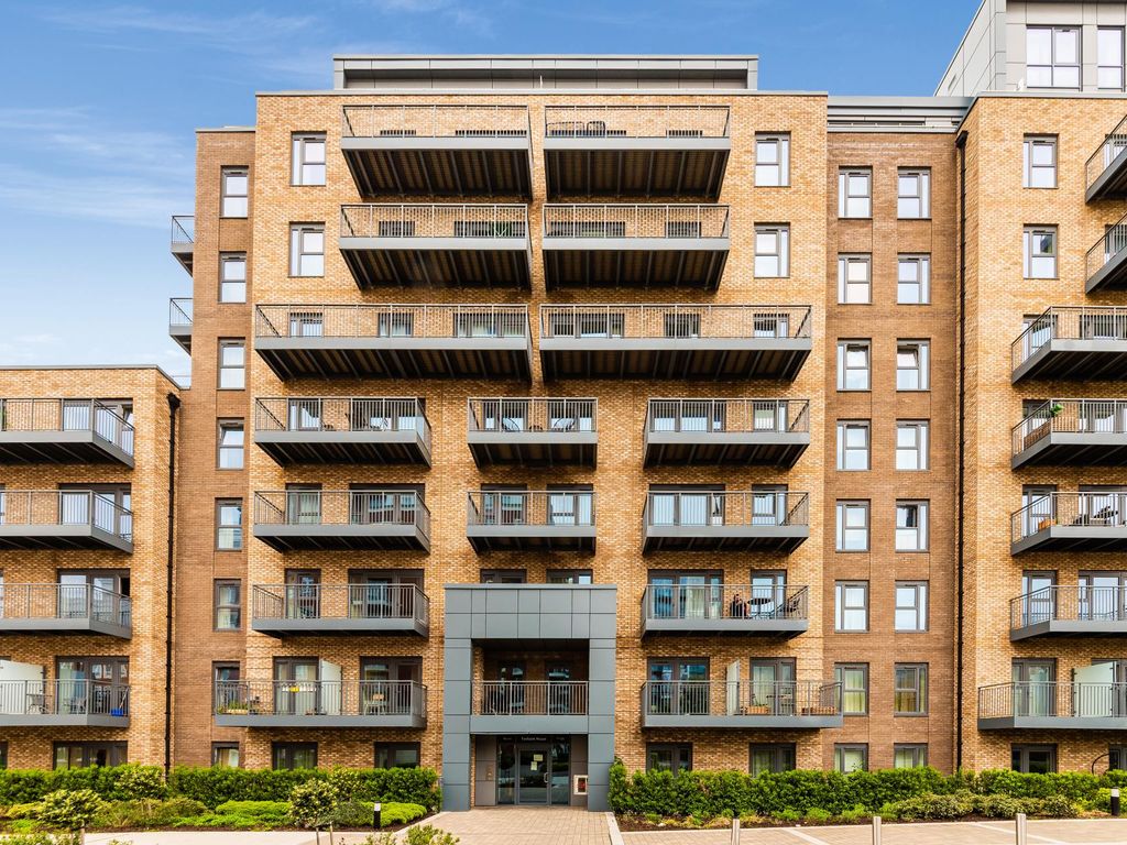Studio to rent in Fairbank House, Beaufort Square, London NW9, £1,550 pcm
