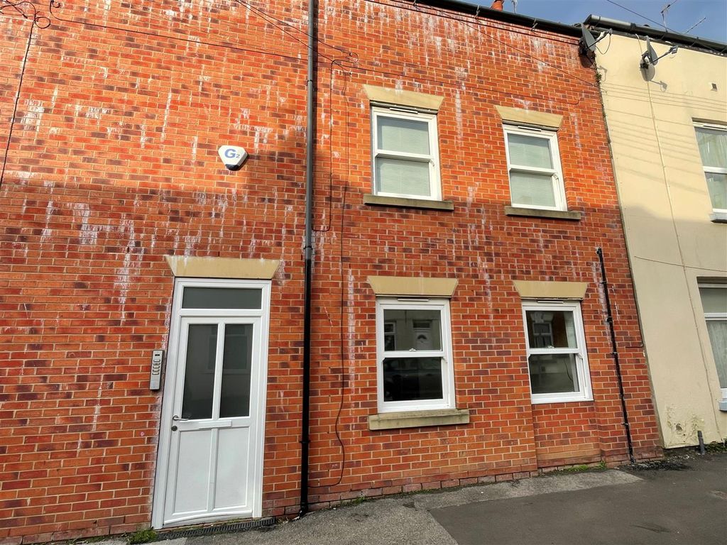 2 bed flat to rent in Nelson Street, Scarborough YO12, £595 pcm