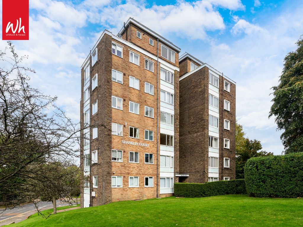 2 bed flat for sale in Hangleton Road, Hove BN3, £240,000