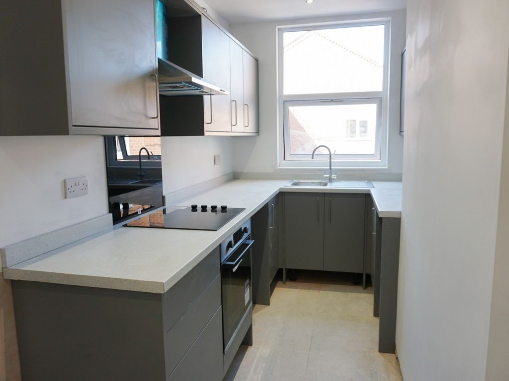 2 bed flat to rent in High Road, Beeston NG9, £1,430 pcm