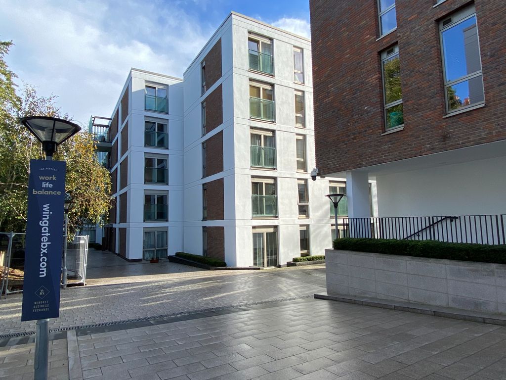 1 bed flat for sale in Wingate Square, London SW4, £180,000