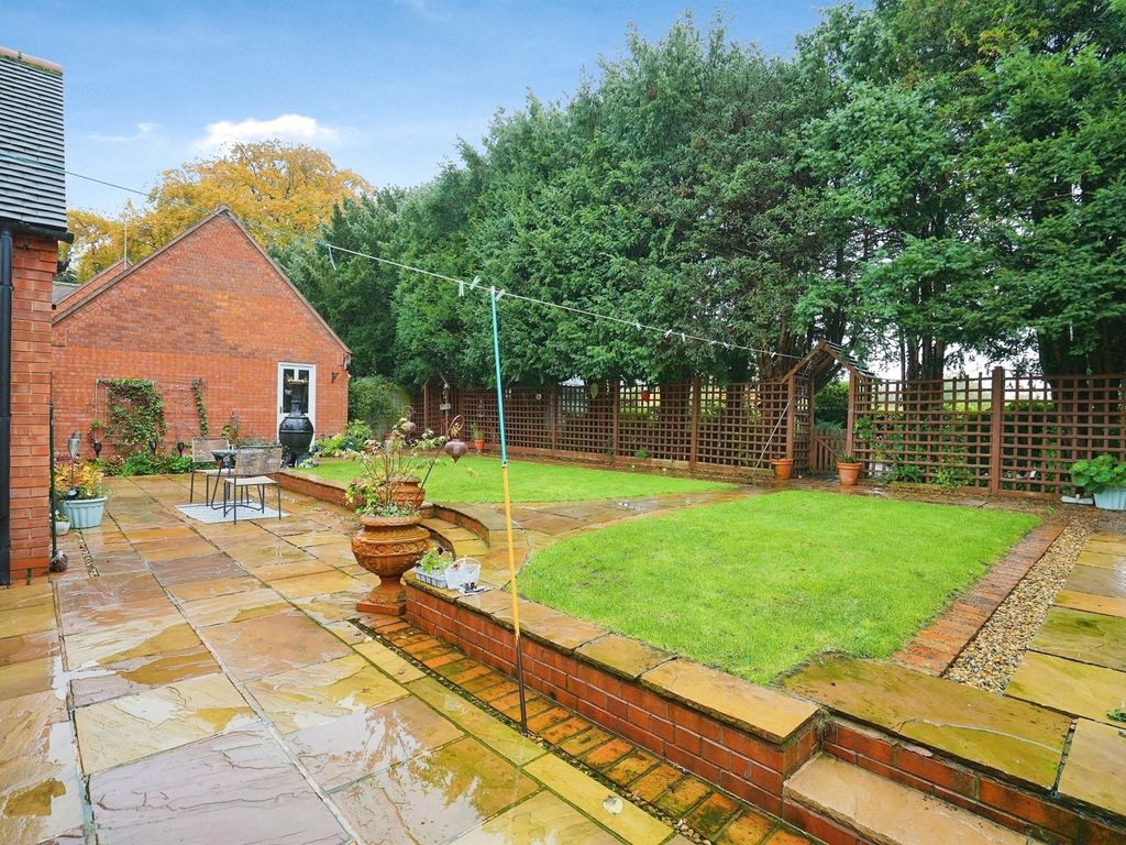 3 bed detached bungalow for sale in Holly Court, Aston-On-Trent, Derby DE72, £435,000