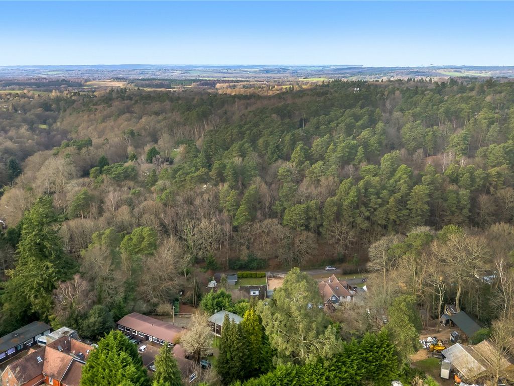 4 bed detached house for sale in Beech Hill, Headley Down, Hampshire GU35, £575,000