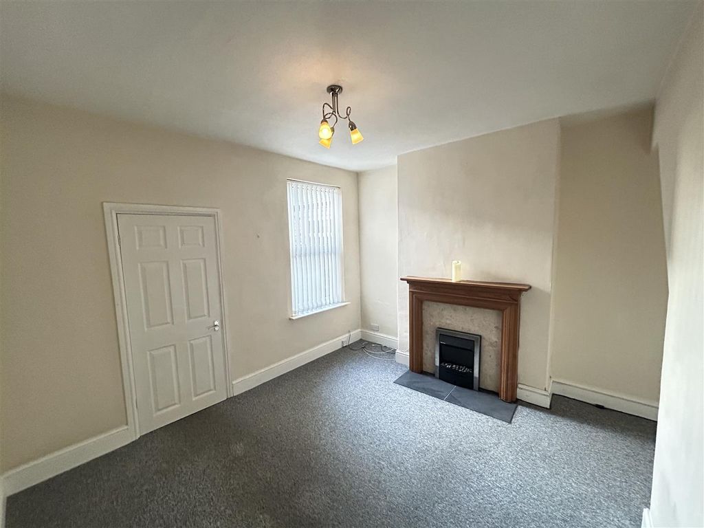2 bed terraced house to rent in Surtees Street, York YO30, £995 pcm