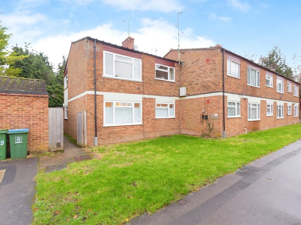 1 bed flat for sale in Beaconsfield Road, Aston Clinton, Aylesbury HP22, £180,000