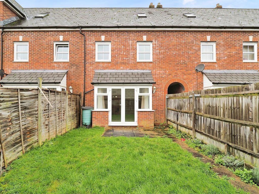 3 bed town house for sale in Avon Place, Salisbury SP1, £295,000