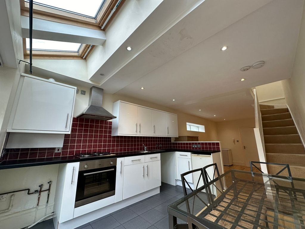2 bed maisonette for sale in B Ombersley Road, Newport, Gwent NP20, £139,999