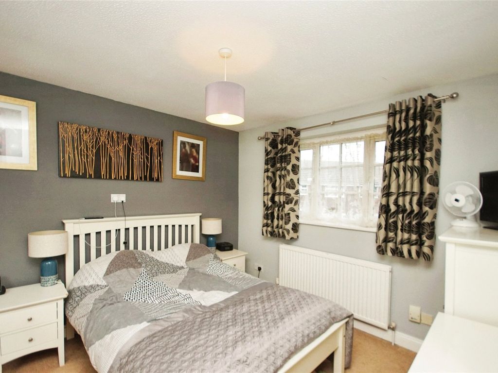 3 bed semi-detached house for sale in Brockworth, Bristol, Avon BS37, £290,000